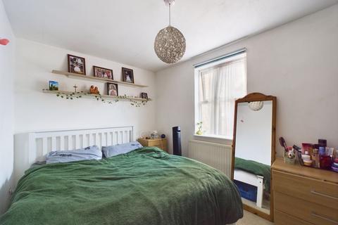 104 Henry Road, Gloucester, GL1 3DX