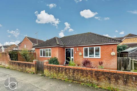 2 bedroom detached bungalow for sale, Gosbecks Road