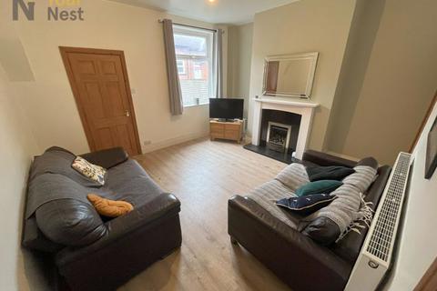 4 bedroom terraced house to rent, Hawthorn Mount, Chapel Allerton, LS7 4PN