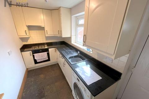 4 bedroom terraced house to rent, Hawthorn Mount, Chapel Allerton, LS7 4PN