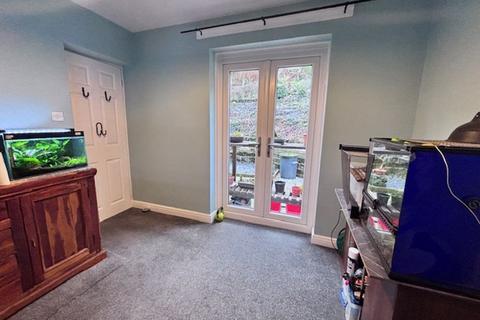 8 Caldicott Close, Todmorden, OL14 7QS