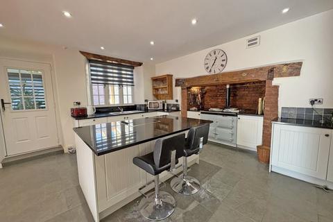 6 bedroom detached house to rent, Clyst Hydon, Cullompton