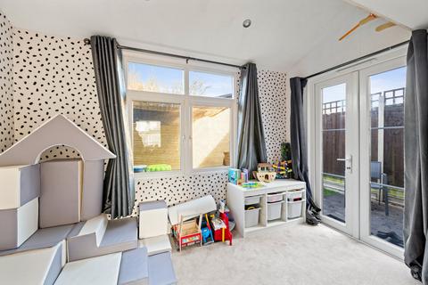 3 bedroom end of terrace house for sale, Mead Road, Folkestone, CT19