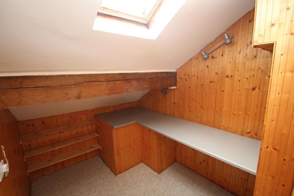House in Leeds, Gledhow Park, Chapel Allerton - More