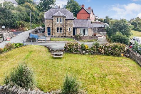 undefined, Park Street, Llanrhaeadr