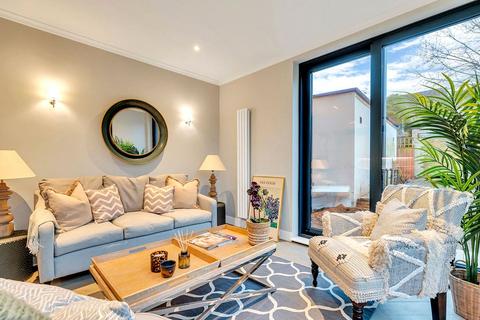 Flat 5, 4a Aldrington Road, London, SW16 1TH
