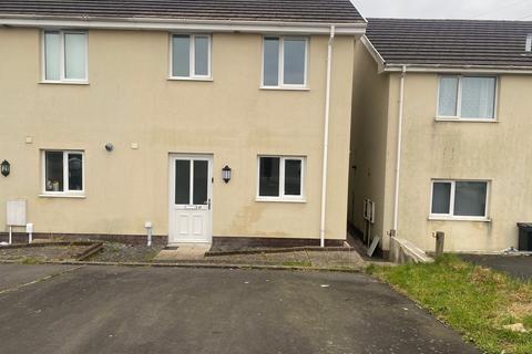 2 bedroom semi-detached house to rent, Wern Crescent, Skewen, Neath