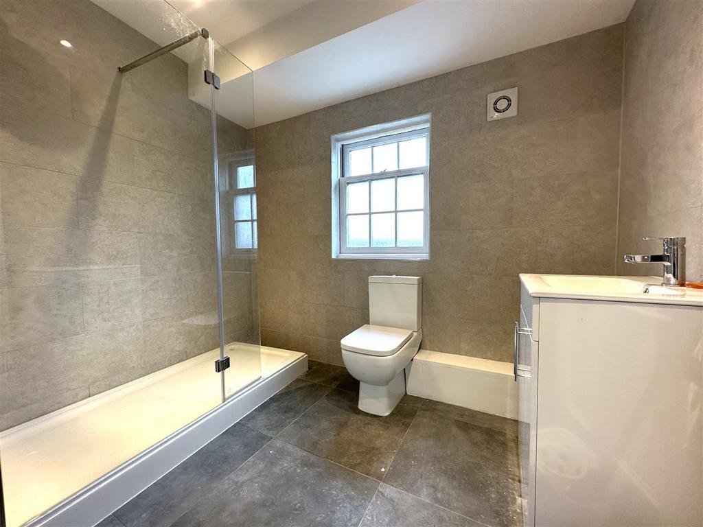 Stylish Contemporary Shower Room