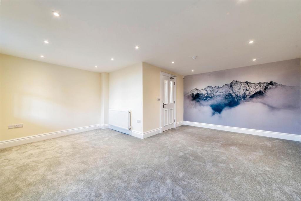 Large L-Shaped Lounge