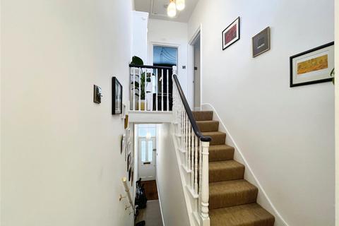 5b Perry Hill, London, SE6 4LF