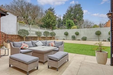 26 Ormonde Rise, Buckhurst Hill, IG9 5QQ