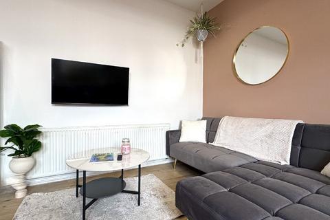 4 bedroom flat to rent, Nottingham NG7