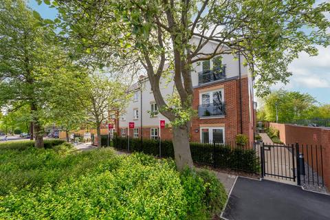 2 bedroom retirement property for sale, Apartment 18 at Clothier Manor 192-194 Hollywood Avenue, Gosforth, Newcastle Upon Tyne NE3
