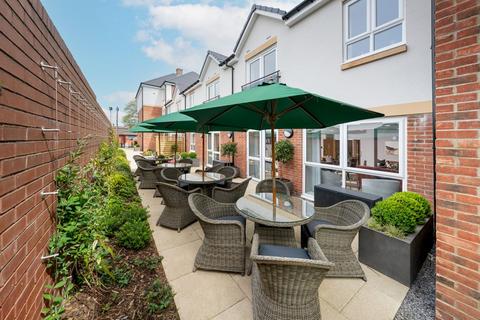 2 bedroom retirement property for sale, Apartment 18 at Clothier Manor 192-194 Hollywood Avenue, Gosforth, Newcastle Upon Tyne NE3