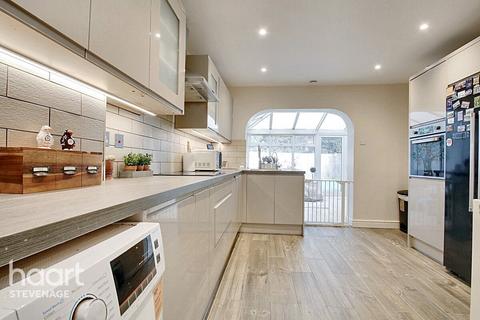 83 Peartree Way, Stevenage, SG2 9EA