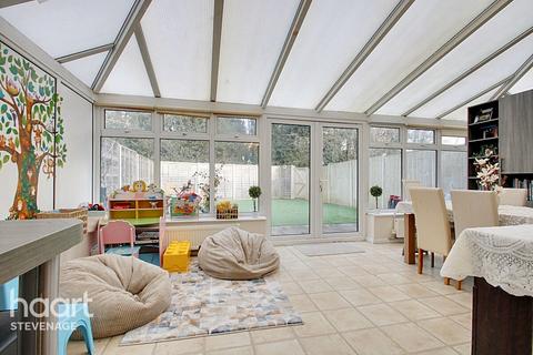 83 Peartree Way, Stevenage, SG2 9EA