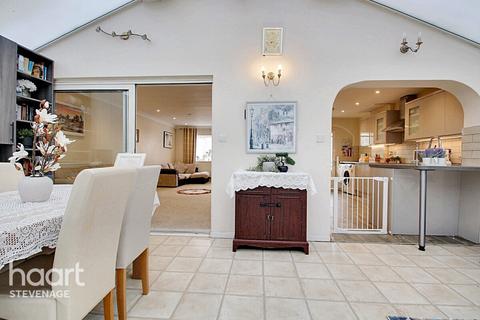 83 Peartree Way, Stevenage, SG2 9EA