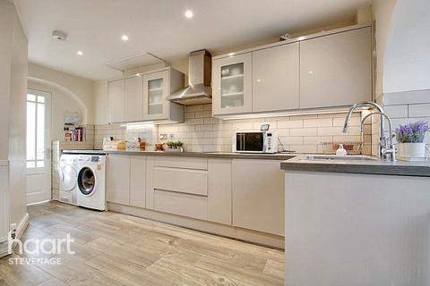83 Peartree Way, Stevenage, SG2 9EA