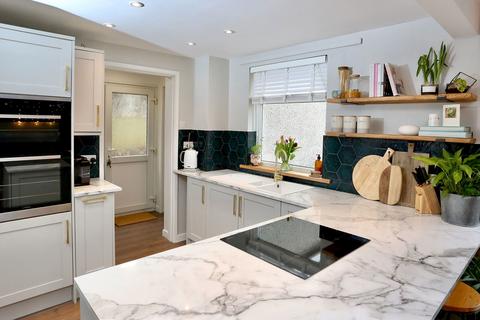 17 Cae Porth, Llangynidr, Crickhowell, NP8 1NL