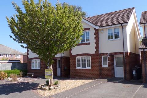 4 Ashstead Gardens, Bournemouth, BH8 0EQ