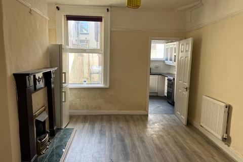 2 bedroom terraced house to rent, Pickwick Street