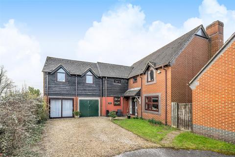 5 bedroom detached house for sale, Cedar Close, Devizes, Worton