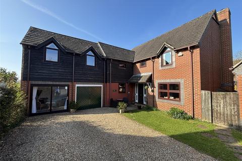 Rowan House, 7 Cedar Close, Worton, Devizes, SN10 5SD