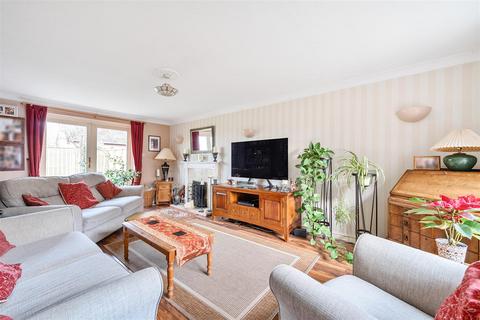 Rowan House, 7 Cedar Close, Worton, Devizes, SN10 5SD