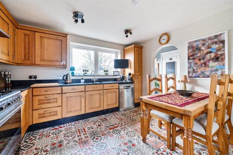 Rowan House, 7 Cedar Close, Worton, Devizes, SN10 5SD