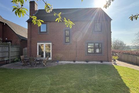 Rowan House, 7 Cedar Close, Worton, Devizes, SN10 5SD