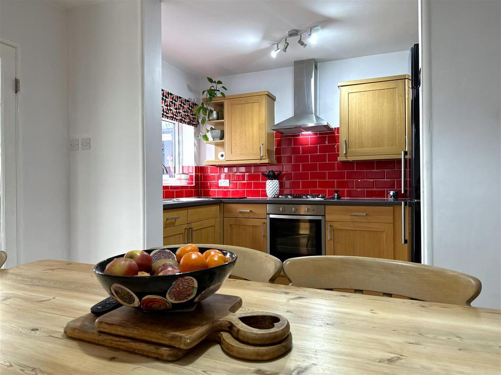 Dining Room Through To Kitchen 052