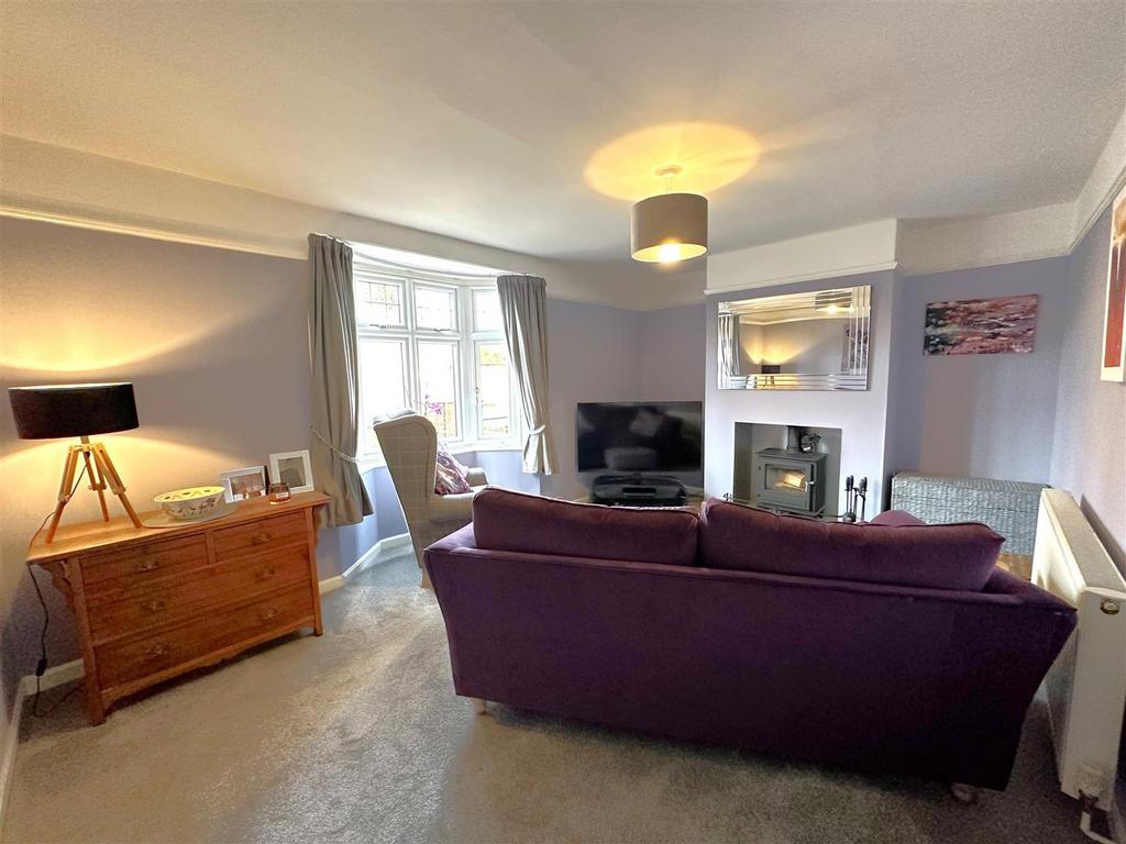 Bay-Fronted Living Room 976