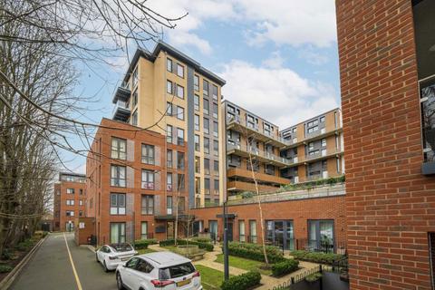 2 bedroom flat for sale, Colonnade Gardens, London W3