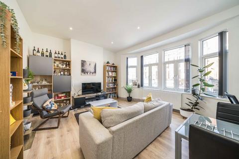 2 bedroom flat to rent, Upper Tooting Road, London SW17