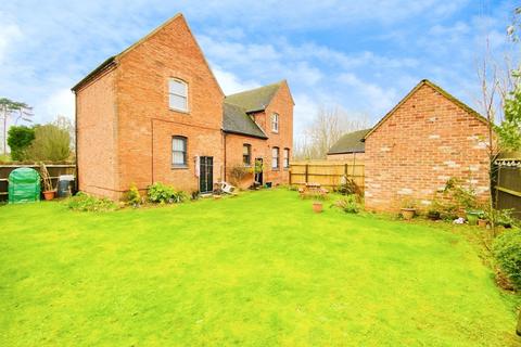 3 bedroom detached house for sale, 28 The Firs, Syston, LE7