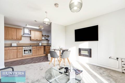 2 bedroom flat for sale, Horton House, Chapman Road Thornbury, Bradford, West Yorkshire, BD3 7FE