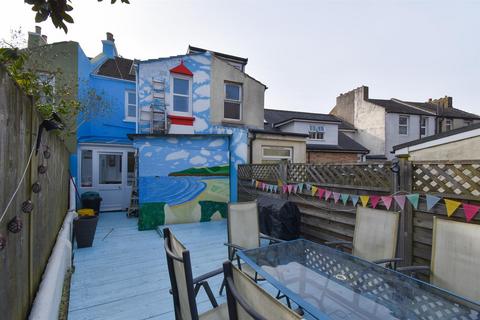 3 bedroom terraced house for sale, Calvert Road, Hastings