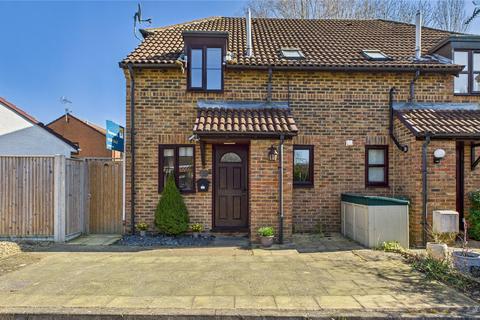 1 bedroom end of terrace house for sale, Burdock Close, Surrey GU18