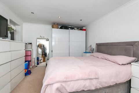 2 bedroom apartment for sale, Croydon Road, CATERHAM, Surrey, CR3