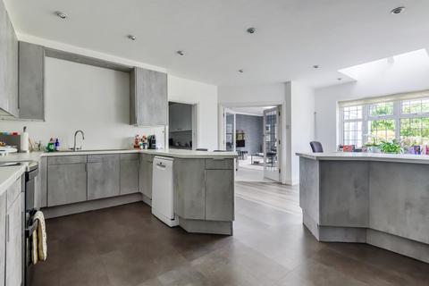 56 West Hill Way, London, N20 8QS