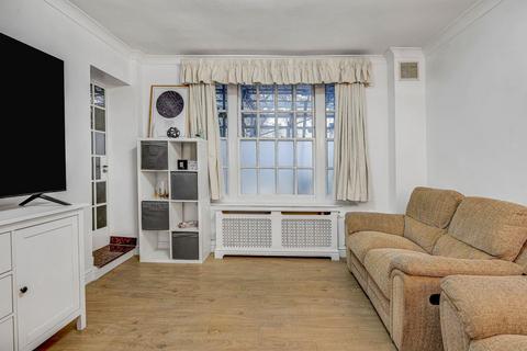 3 bedroom property for sale, Russell House, Cambridge Street, Pimlico, London, SW1V