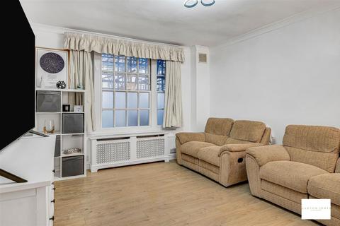 3 bedroom property for sale, Russell House, Cambridge Street, Pimlico, London, SW1V