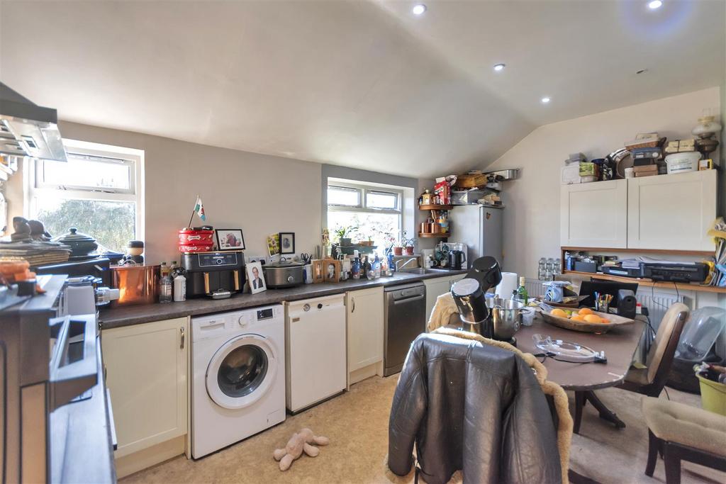 Kitchen/ Dining Room