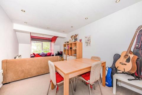 2 bedroom apartment for sale, Gordon Road, Camberley, Surrey