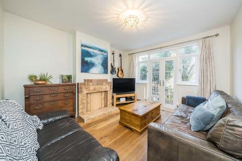 12 Vale Close, Twickenham, TW1 4SF