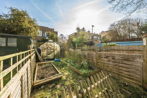 12 Vale Close, Twickenham, TW1 4SF