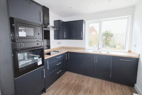 3 bedroom semi-detached house for sale, Meadway, Foresthall, Newcastle upon Tyne, Tyne and Wear, NE12 9RE