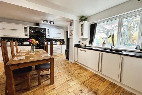 47 Derwent Road, Bradford, BD2 4HR