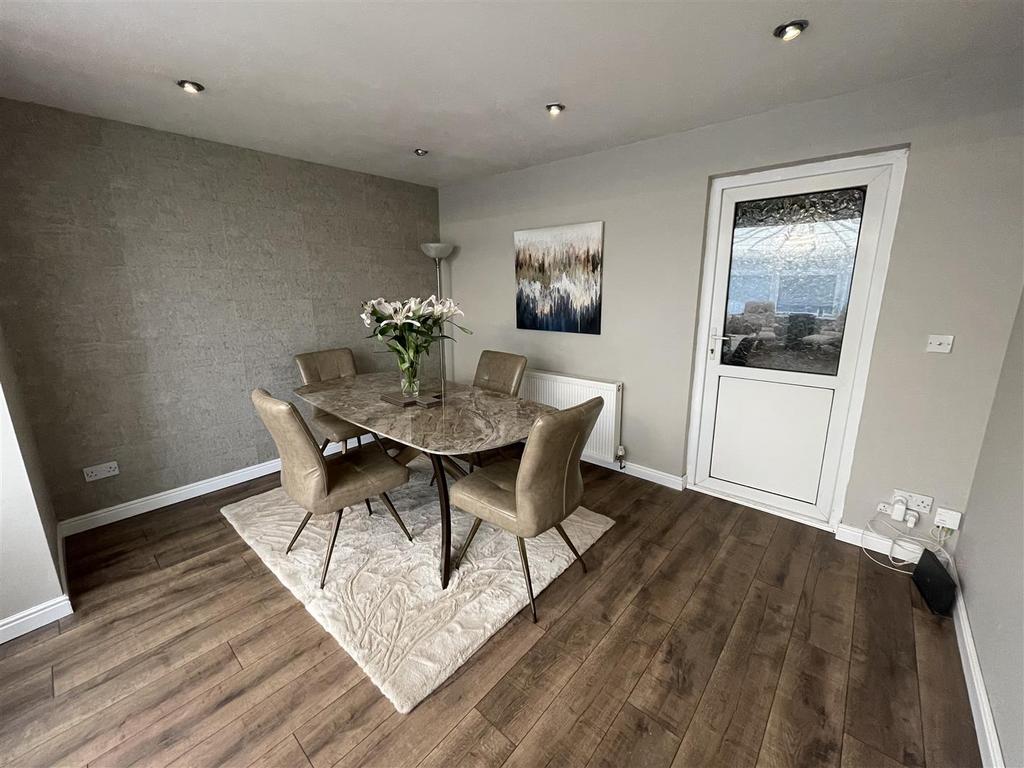 Conservatory/Dining Room