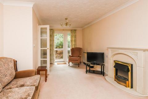 2 bedroom flat for sale, Flat 8, Pendene Court, Penn Road, Wolverhampton